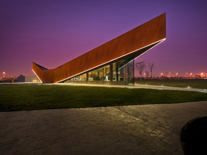 نمایشگاه معماری و طراحی داخلی - ساختمان هایی با زاویه های شارپ