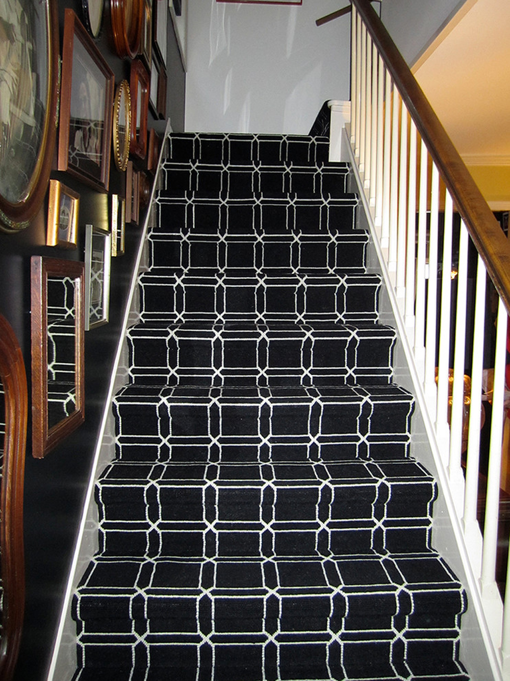 فرش برای پله ها: چگونه بهترین انتخاب را انتخاب کنید