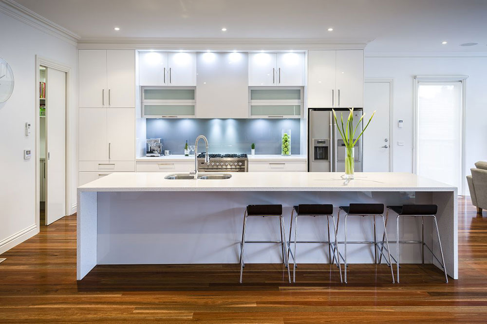 دکوراسیون داخلی آشپزخانه : آشپزخانه با کابینت های سفید