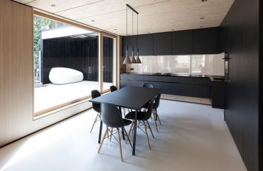 دکوراسیون داخلی آشپزخانه با رنگ سیاه